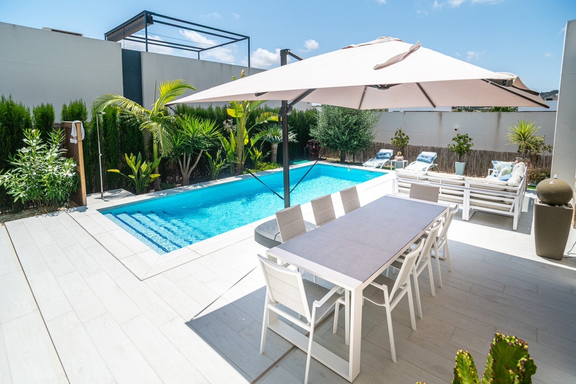 Resale - Villa -
ALGORFA - La Finca Golf