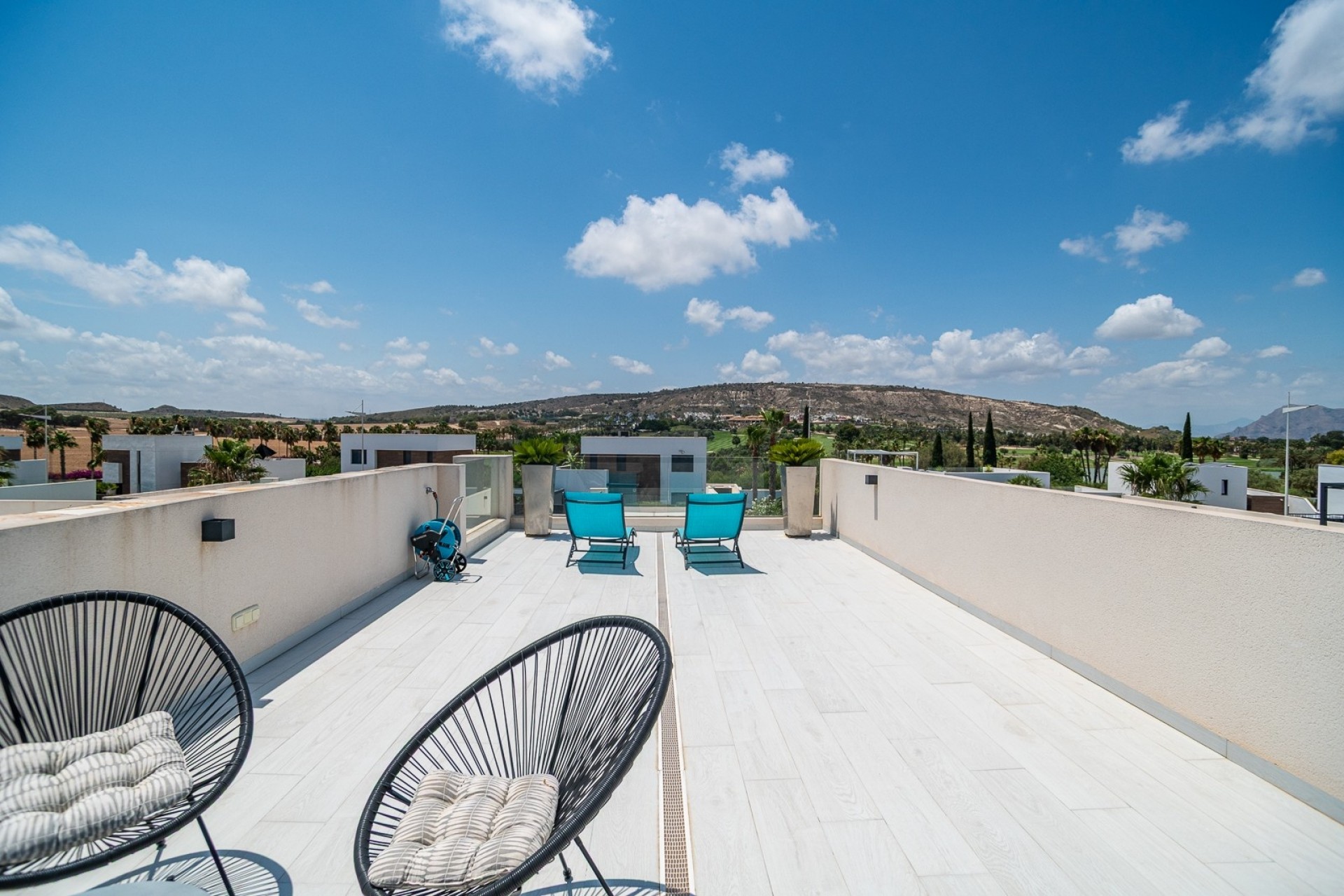 Resale - Villa -
ALGORFA - La Finca Golf