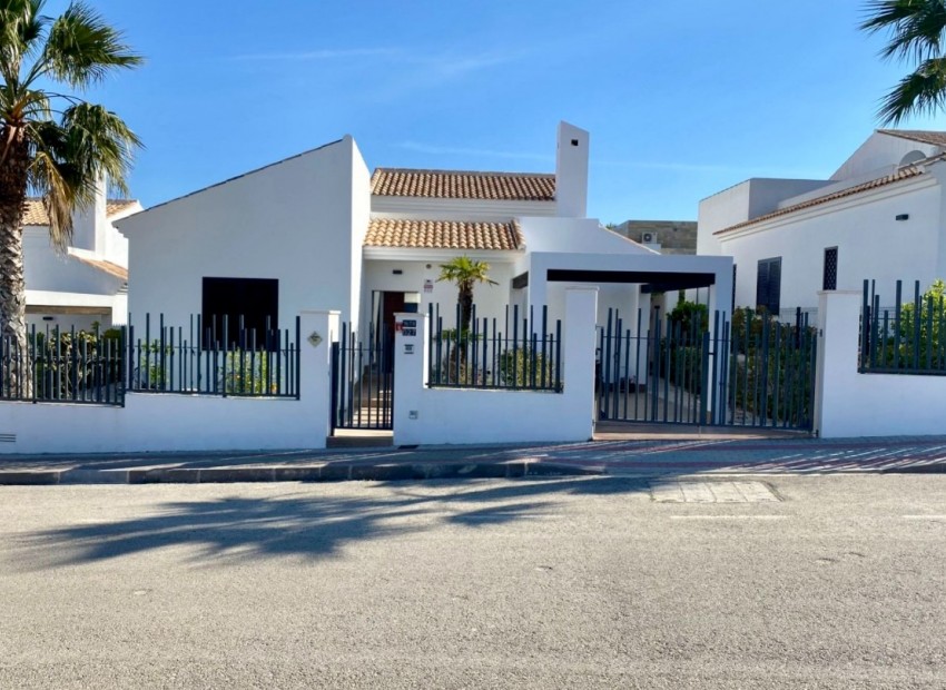 Resale - Villa -
Algorfa