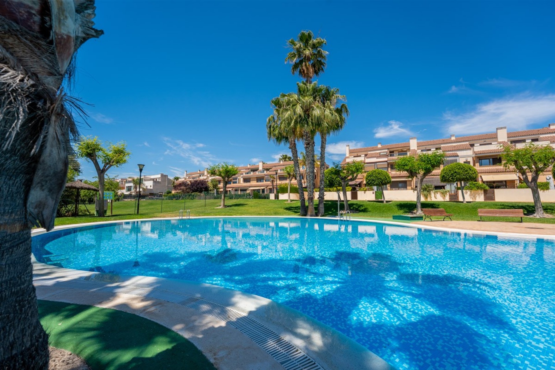 Resale - Villa -
Alicante - Alicante Golf