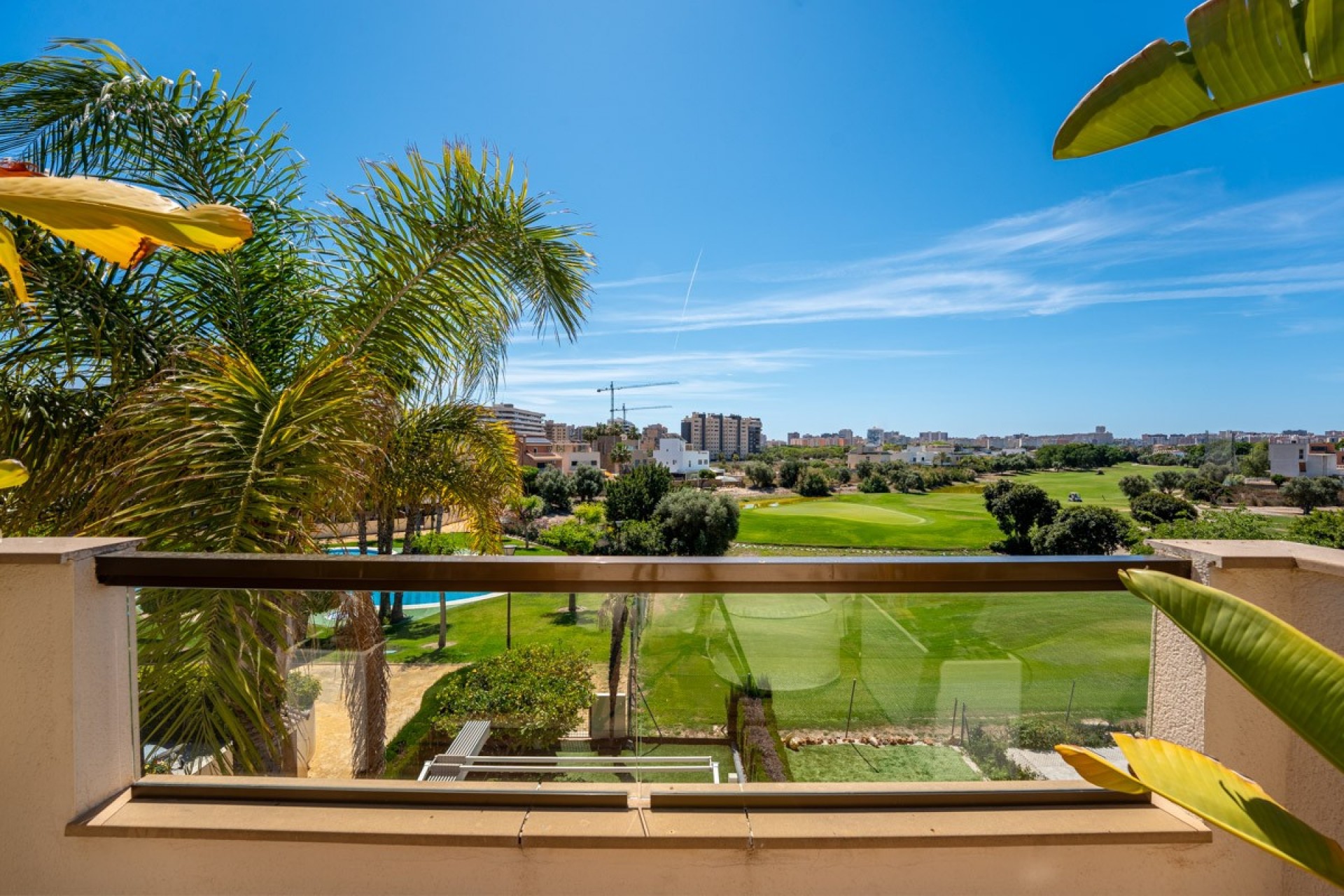 Resale - Villa -
Alicante - Alicante Golf