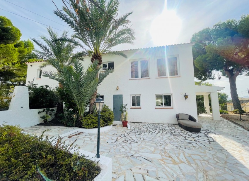 Resale - Villa -
Altea la Vella - Altea