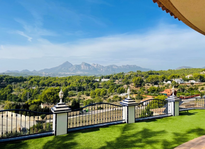 Resale - Villa -
Altea la Vella - Altea