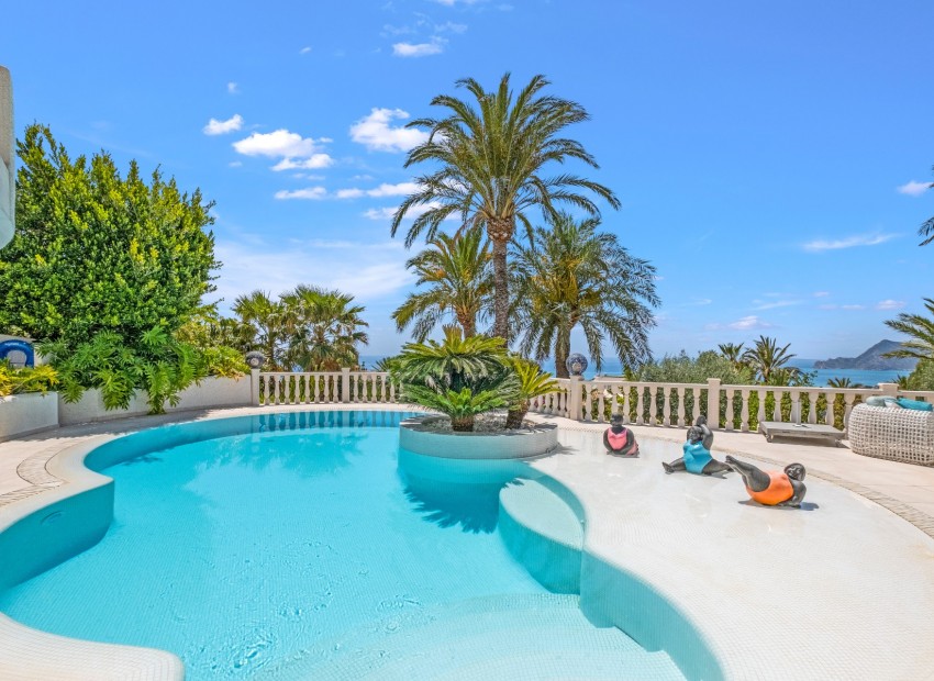 Resale - Villa -
Altea