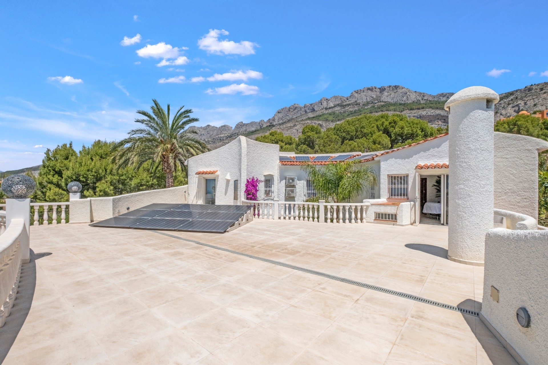 Resale - Villa -
Altea
