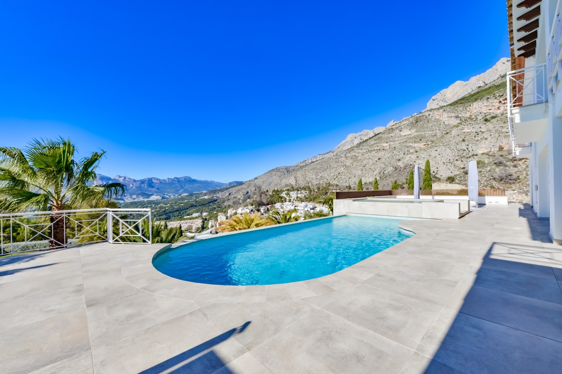 Resale - Villa -
Altea