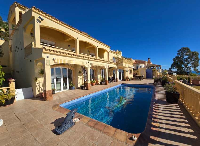 Resale - Villa -
Altea
