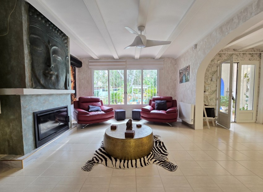 Resale - Villa -
Altea