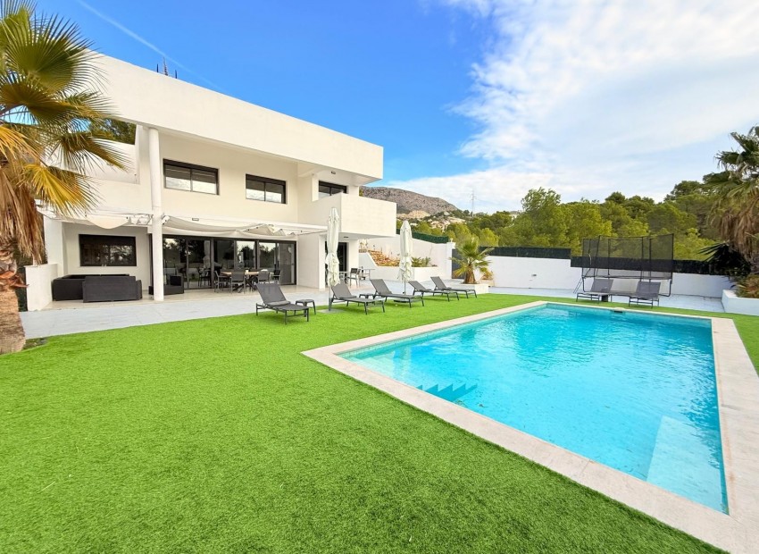 Resale - Villa -
Altea