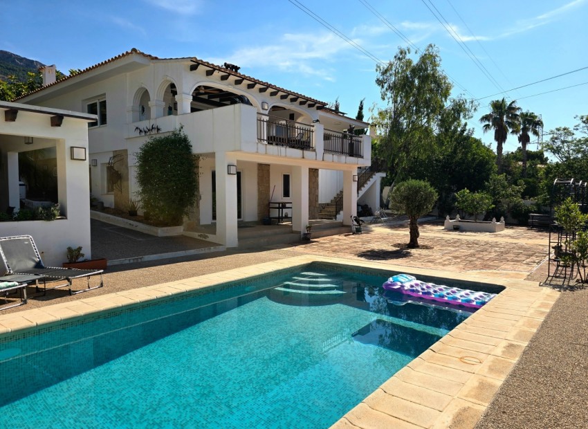Resale - Villa -
Altea