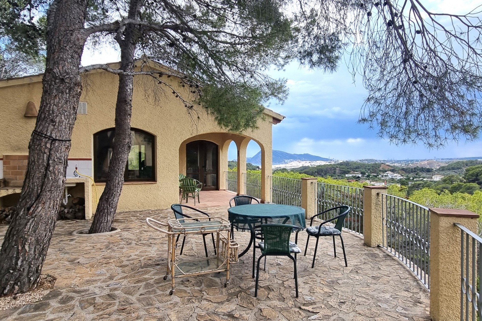 Resale - Villa -
Altea