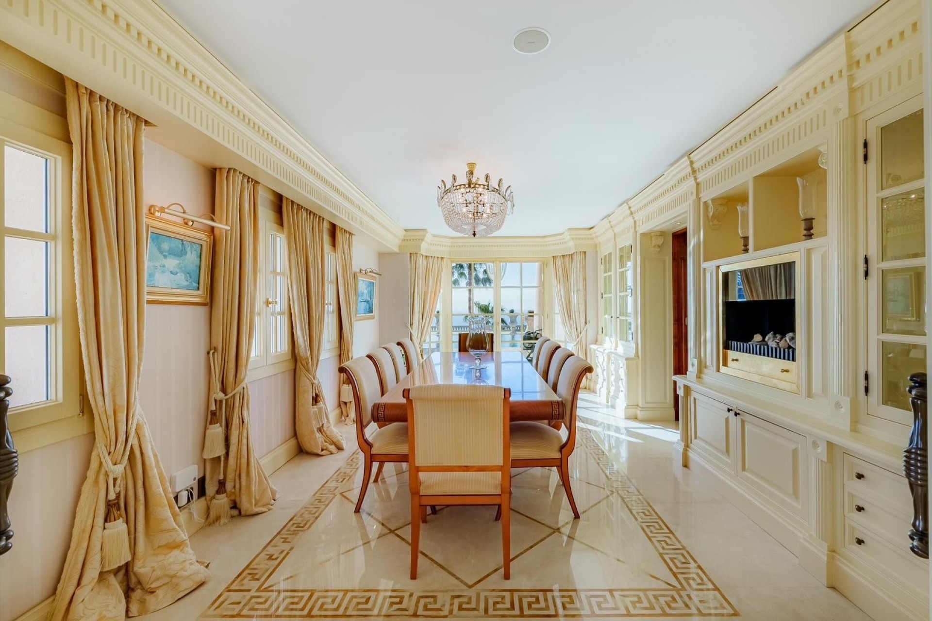 Resale - Villa -
Benalmadena