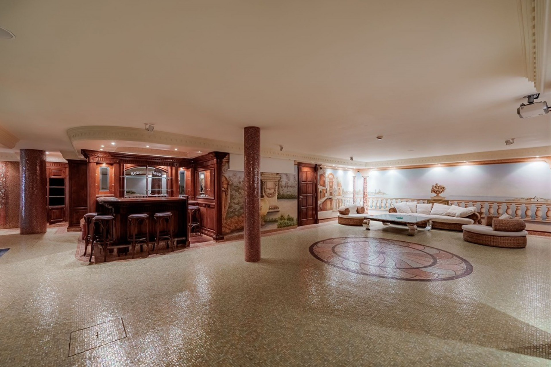 Resale - Villa -
Benalmadena