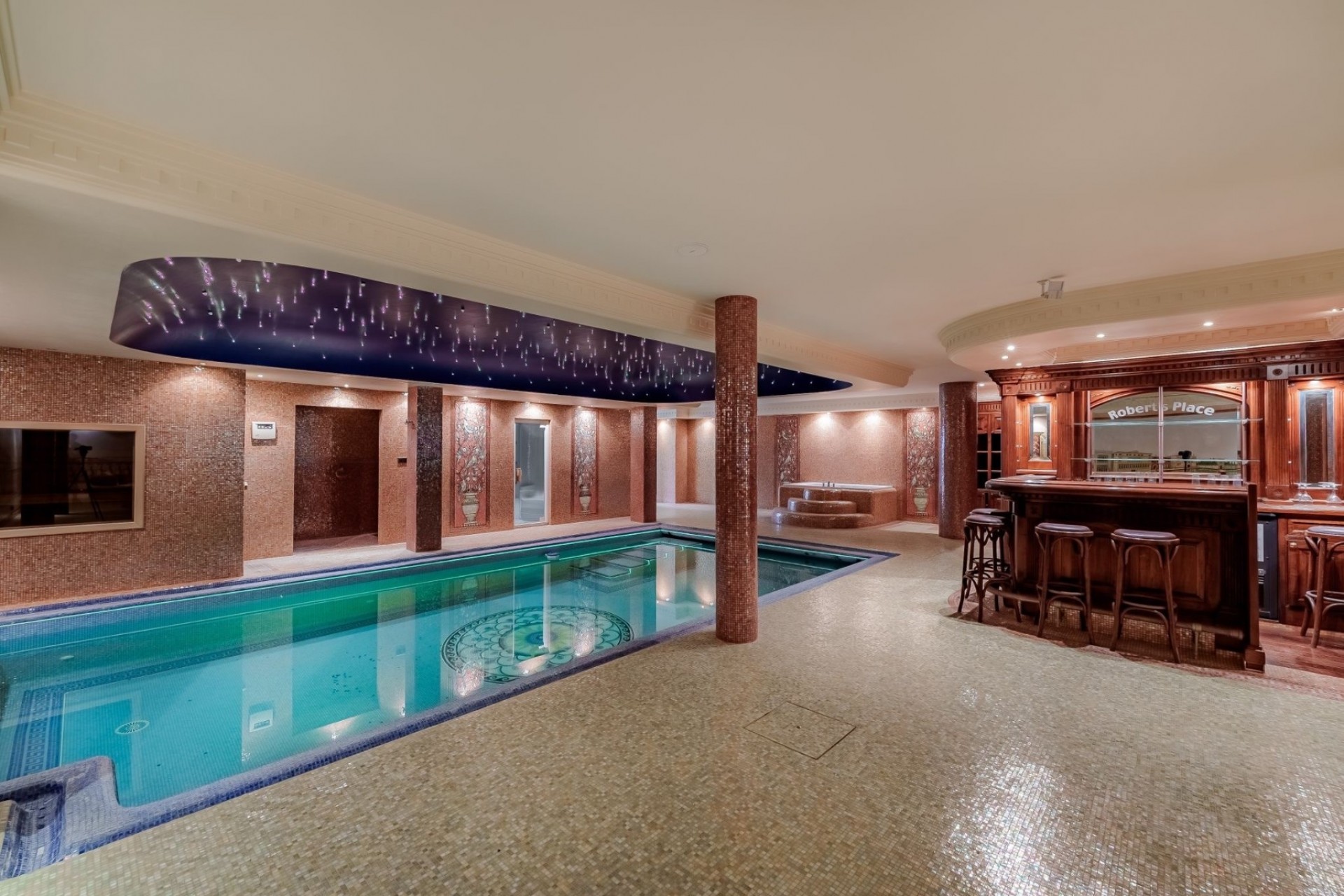 Resale - Villa -
Benalmadena