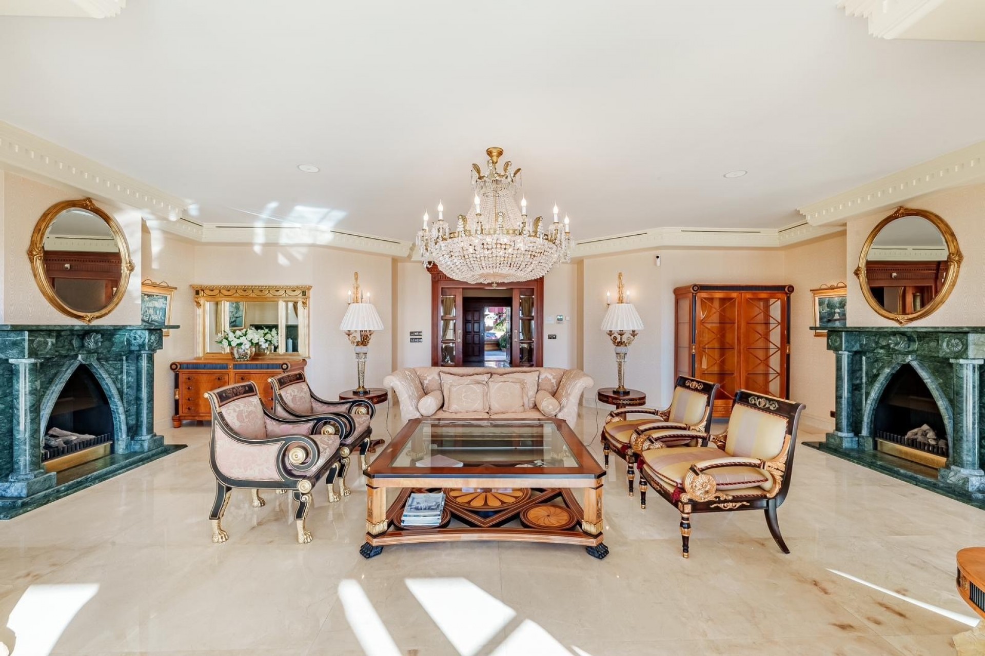 Resale - Villa -
Benalmadena