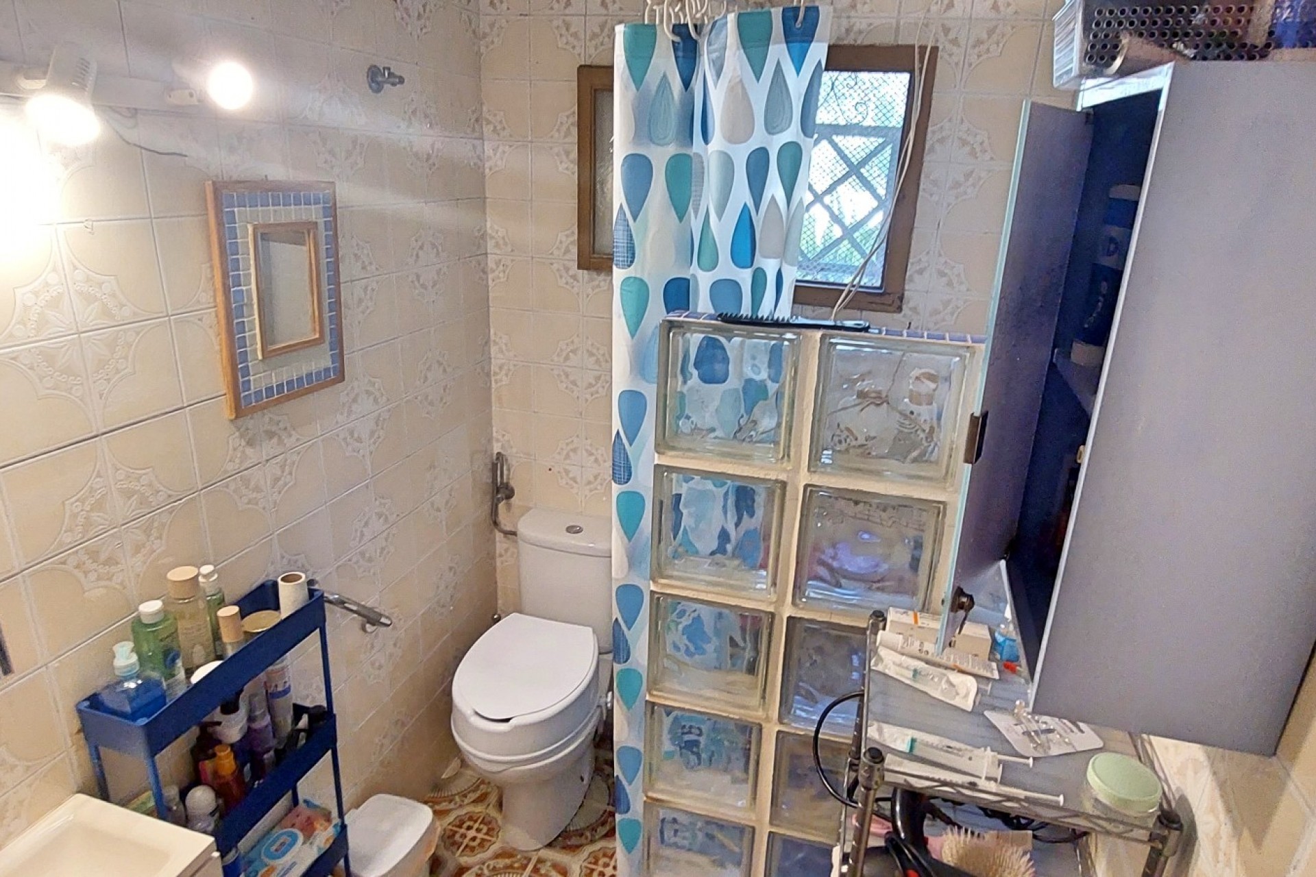 Resale - Villa -
Benidorm