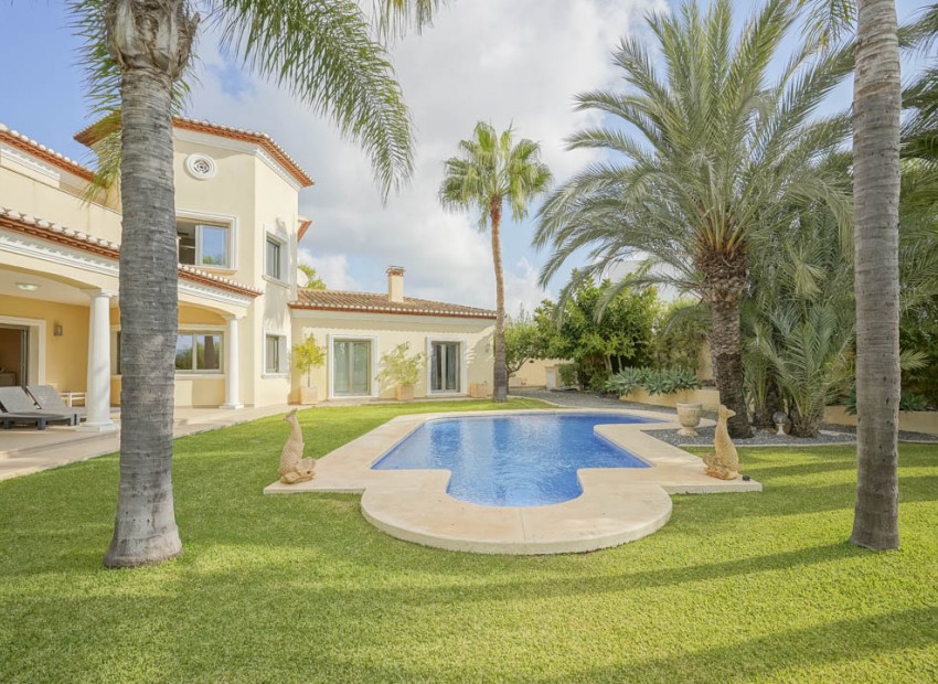 Resale - Villa -
Benissa - Buenavista