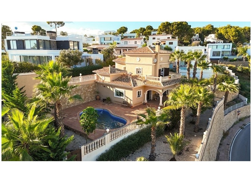 Resale - Villa -
Benissa - Cala Advocat - Baladrar