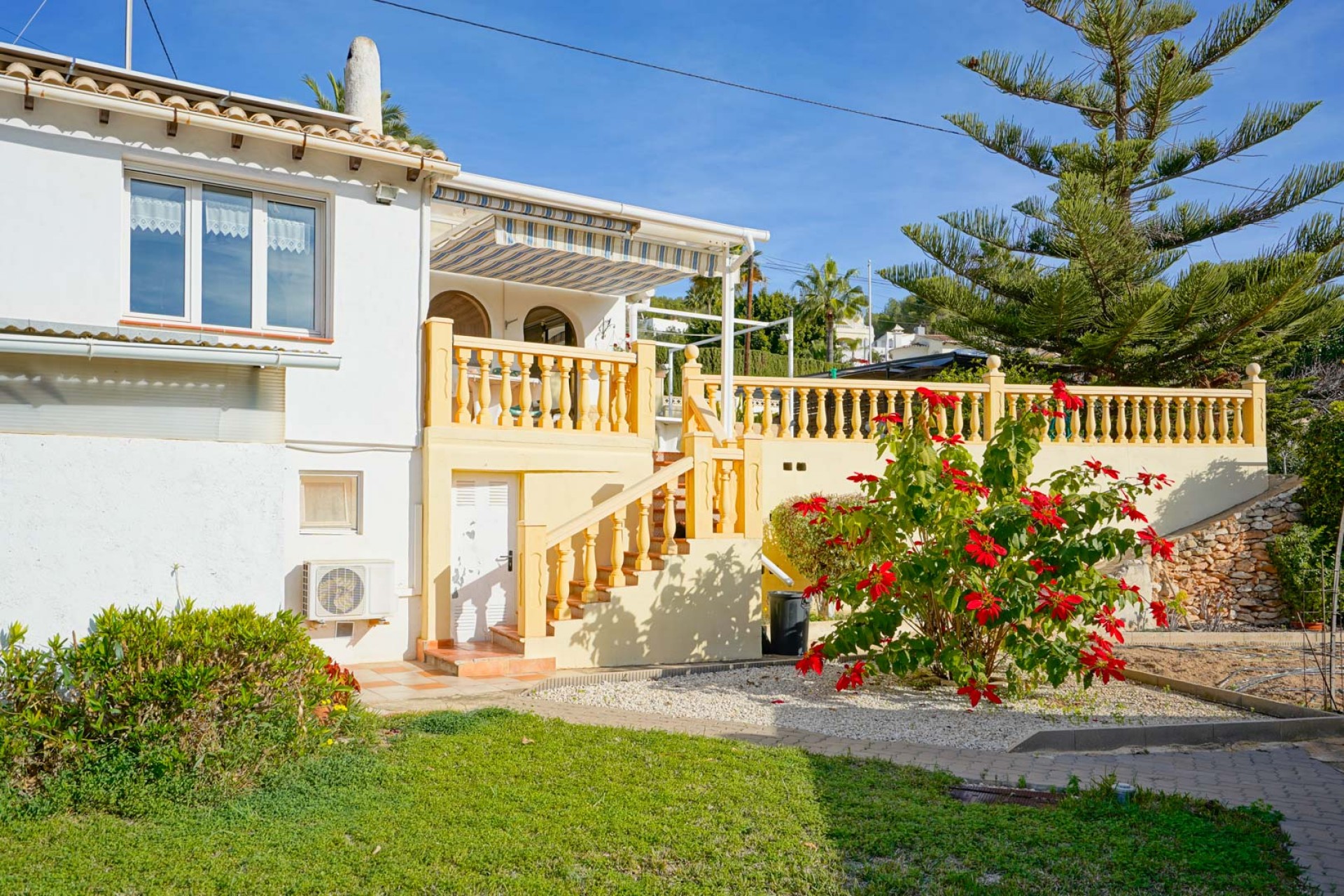 Resale - Villa -
Benissa - La Fustera