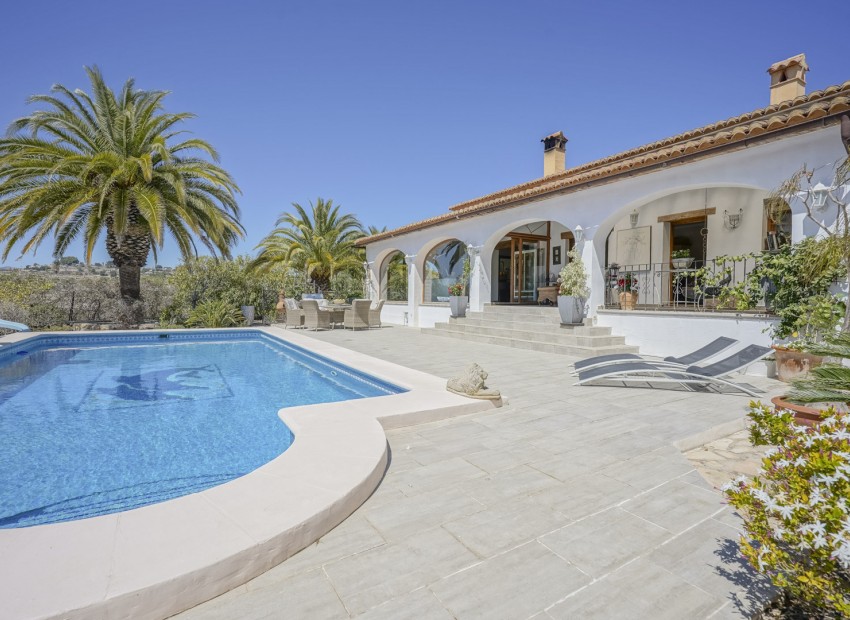 Resale - Villa -
Benissa - Partida Llenes