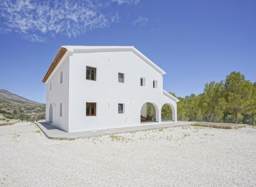 Resale - Villa -
Benissa - Partida Lleus