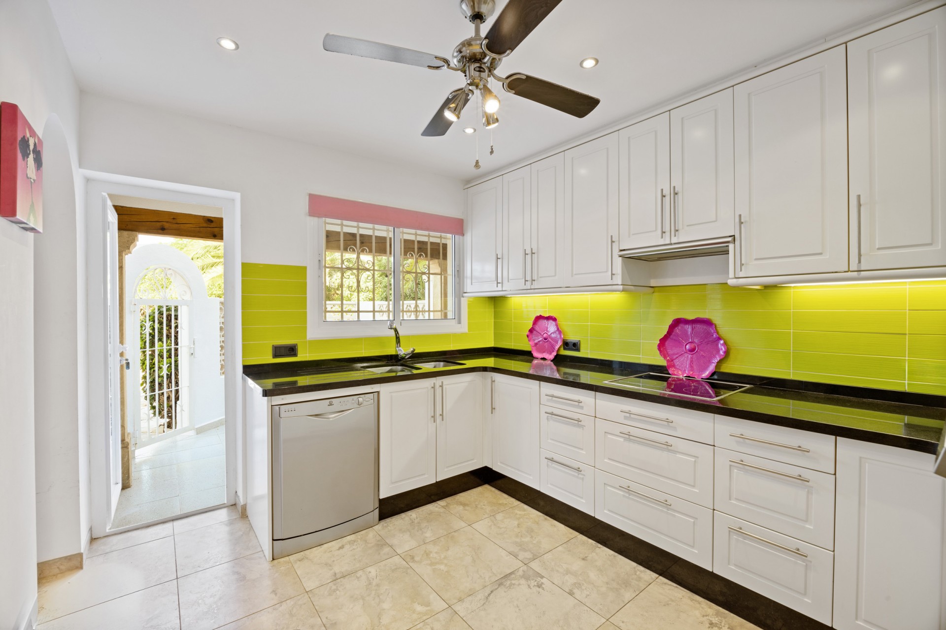 Resale - Villa -
Benitachell / El Poble Nou de Benitatxell - Centro