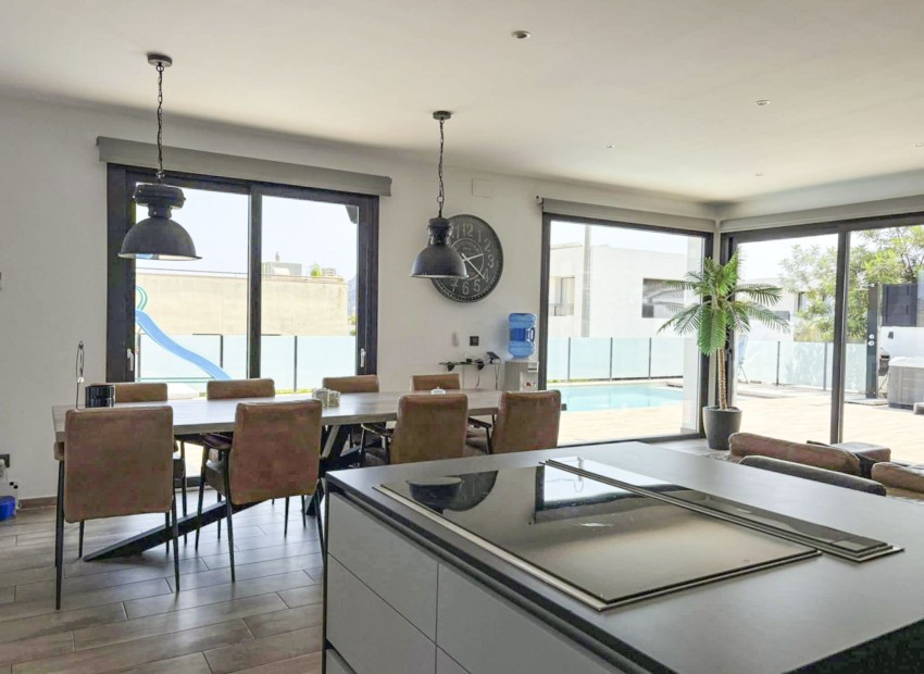 Resale - Villa -
Calpe - Benicolada