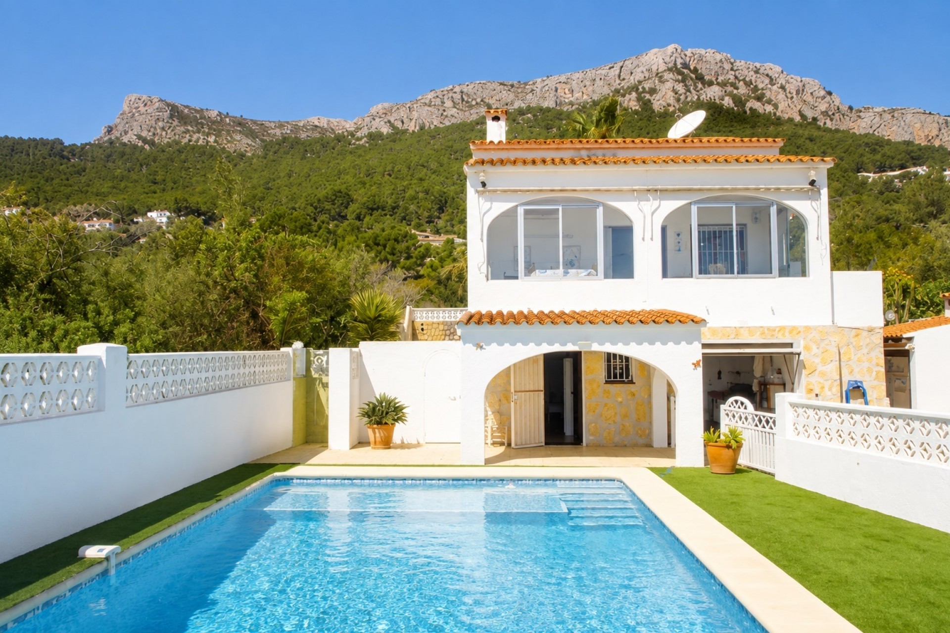 Resale - Villa -
Calpe / Calp - Benicolada - Las Adelfas