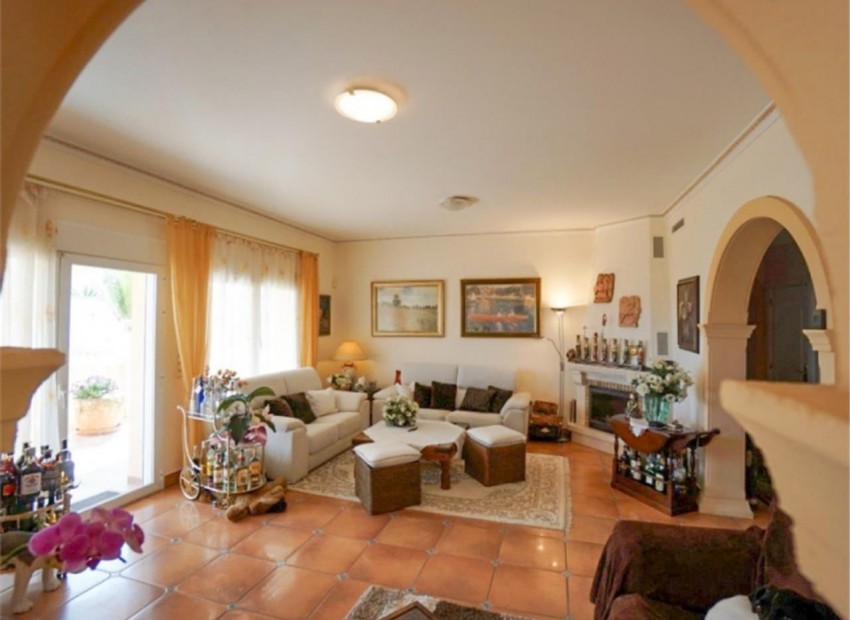 Resale - Villa -
Calpe - Canuta