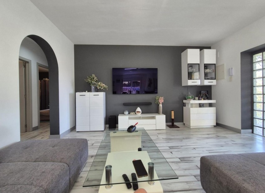 Resale - Villa -
Calpe - Cometa