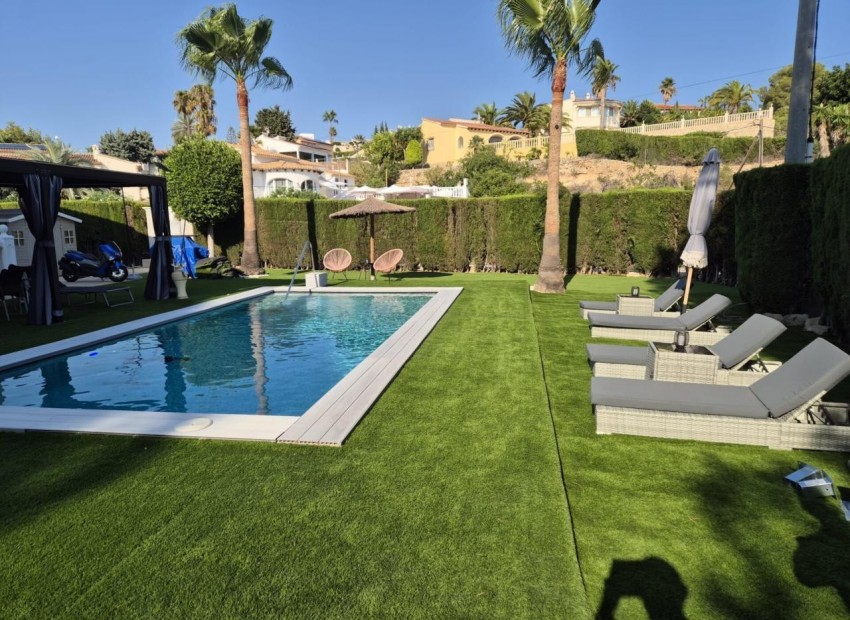 Resale - Villa -
Calpe - Cometa