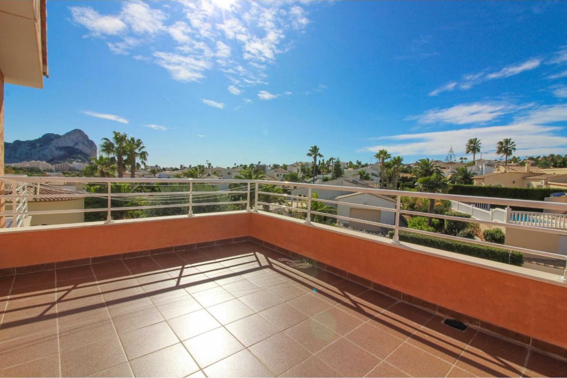 Resale - Villa -
Calpe - Cometa