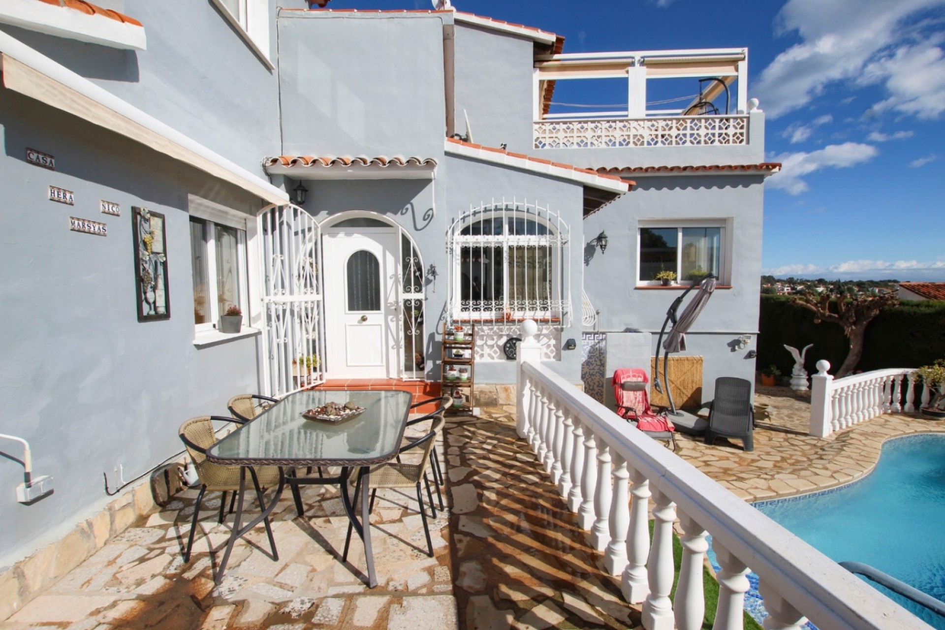 Resale - Villa -
Calpe - Cometa
