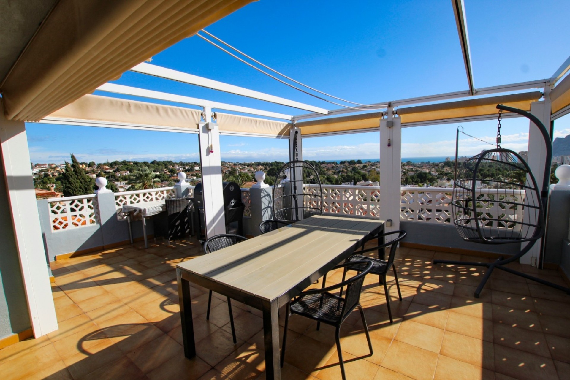 Resale - Villa -
Calpe - Cometa