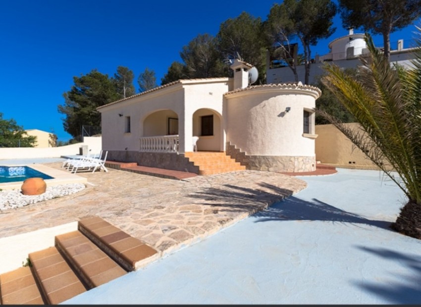 Resale - Villa -
Calpe - Cometa