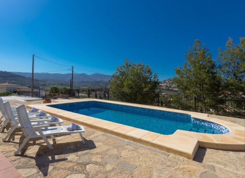 Resale - Villa -
Calpe - Cometa