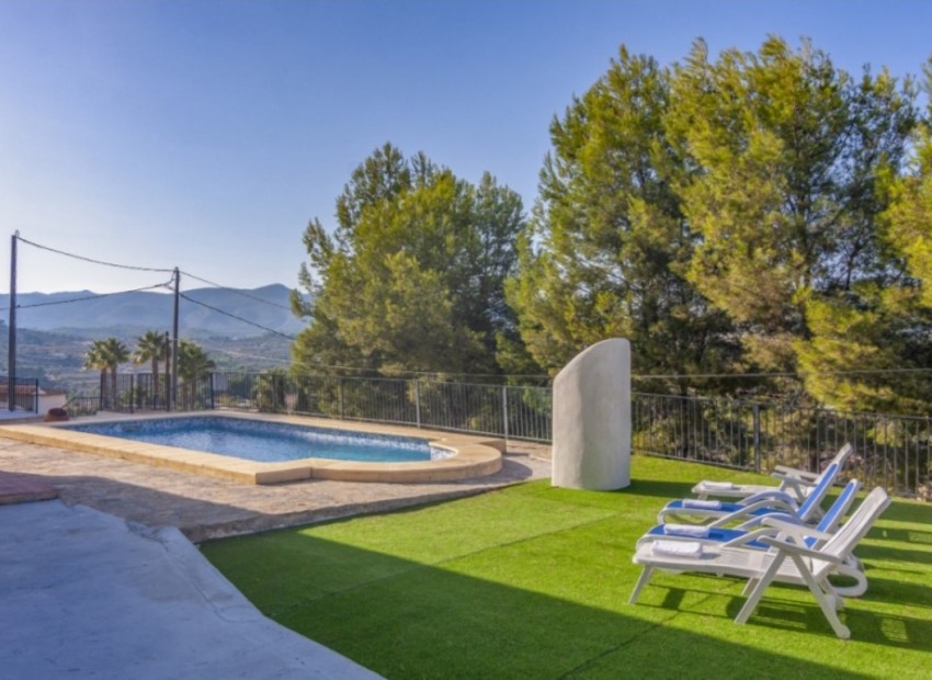 Resale - Villa -
Calpe - Cometa