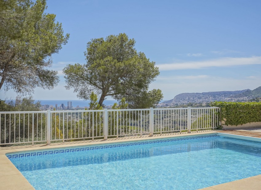 Resale - Villa -
Calpe - La Empedrola