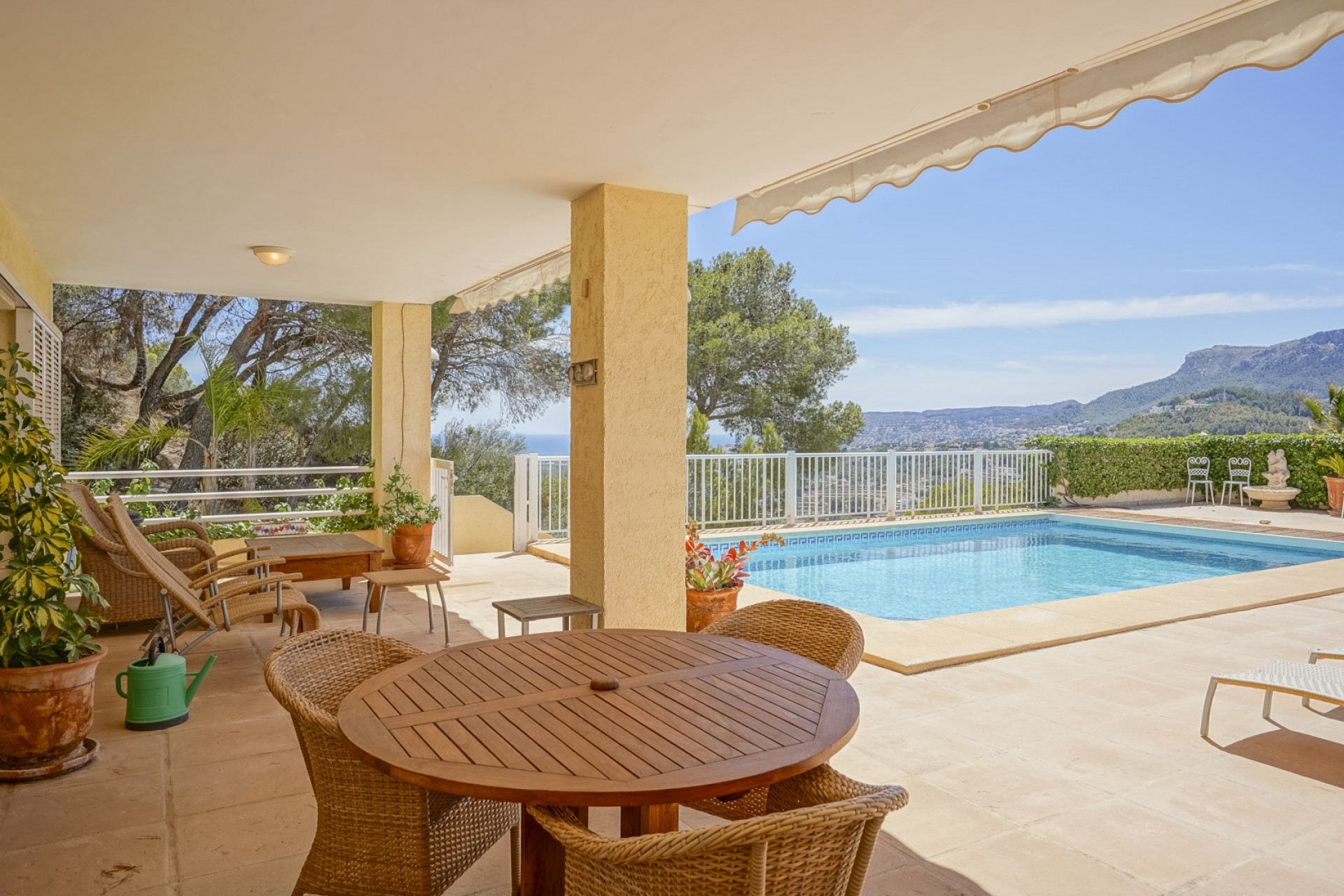 Resale - Villa -
Calpe - La Empedrola