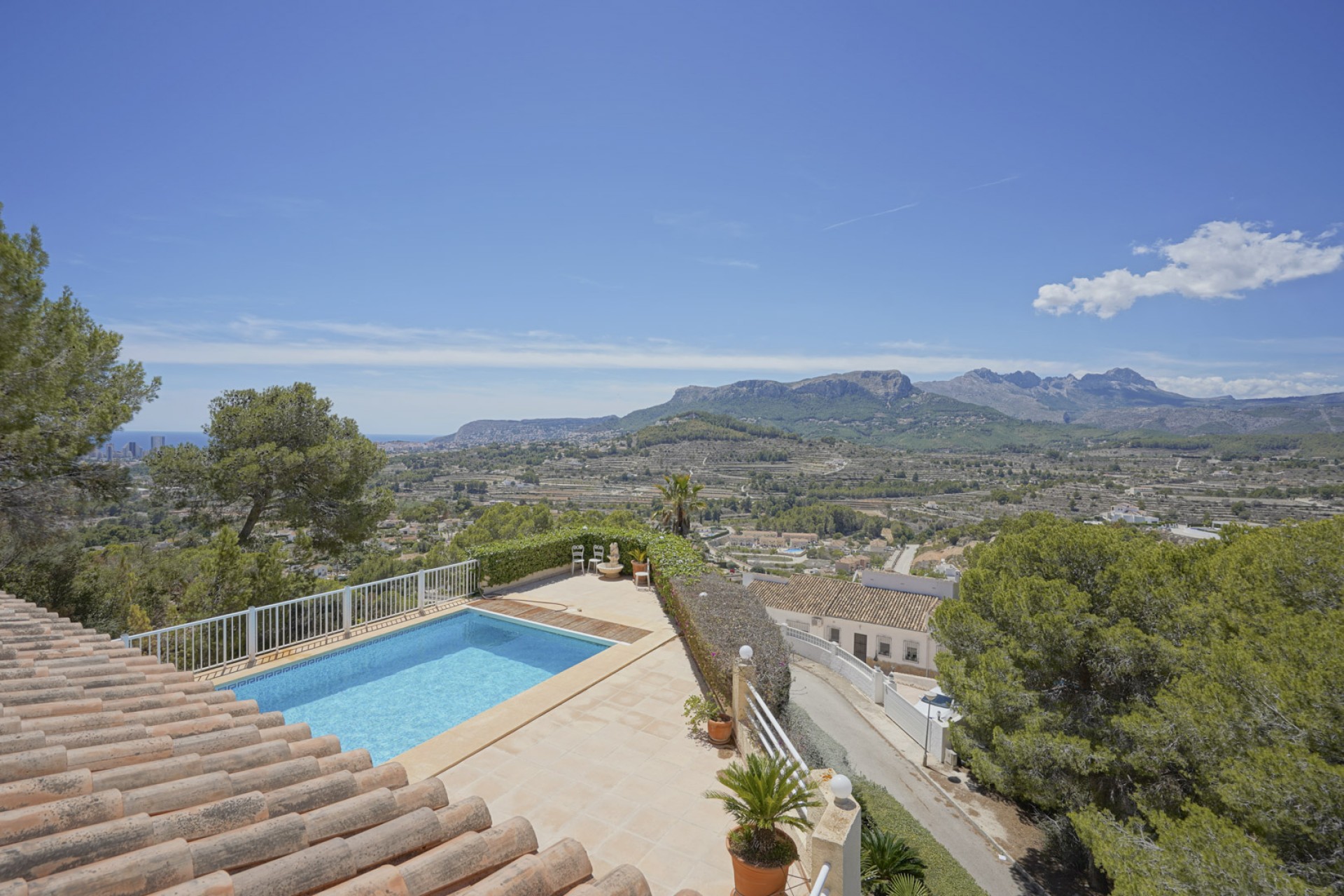 Resale - Villa -
Calpe - La Empedrola