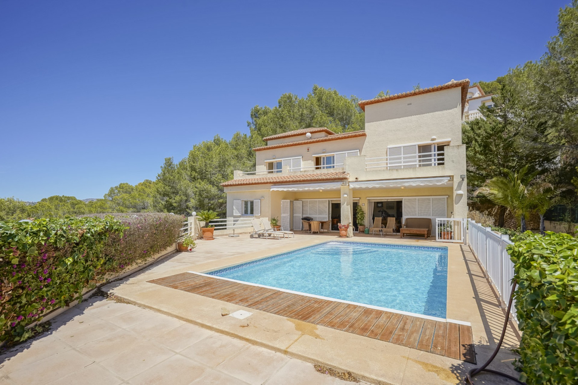 Resale - Villa -
Calpe - La Empedrola