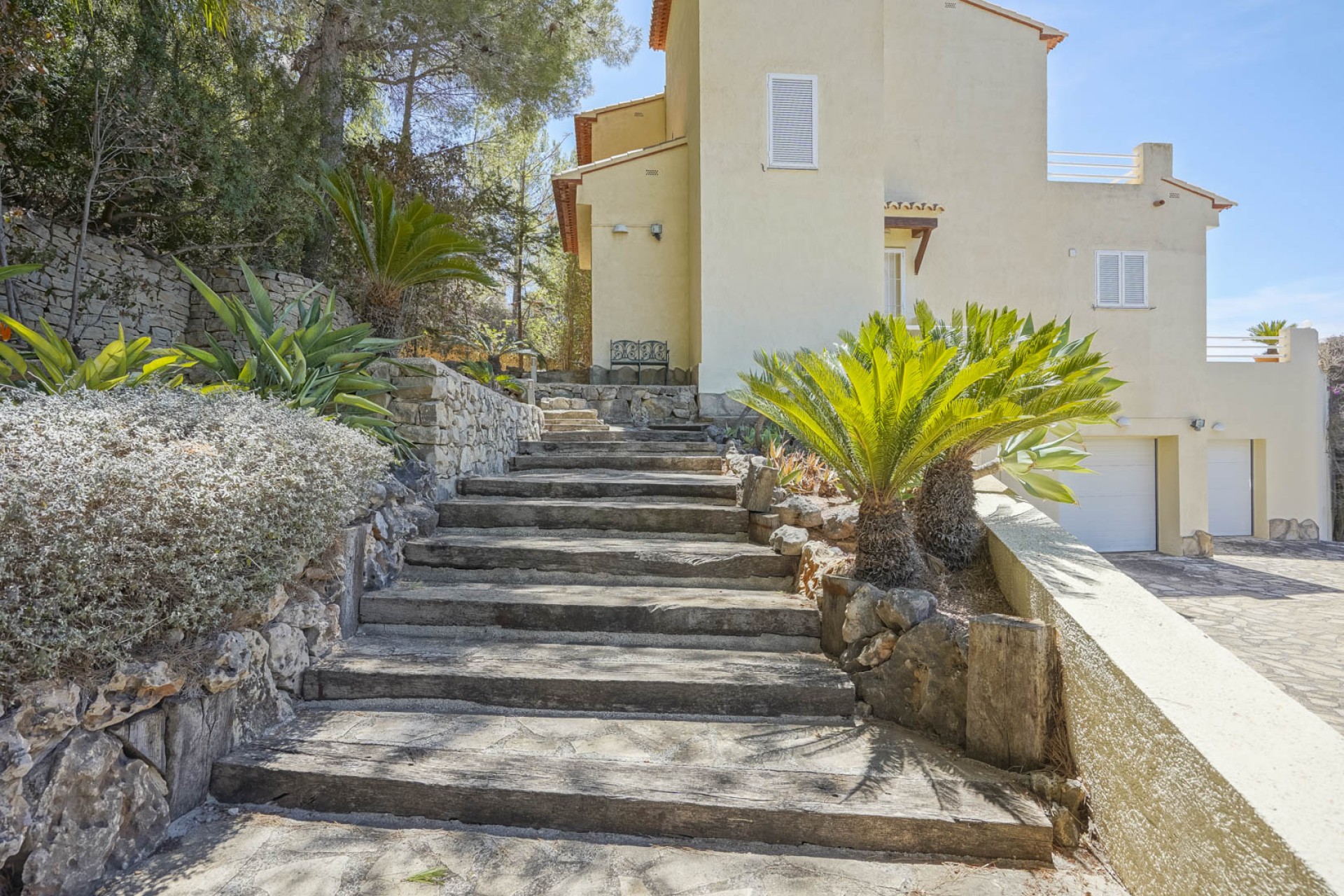 Resale - Villa -
Calpe - La Empedrola