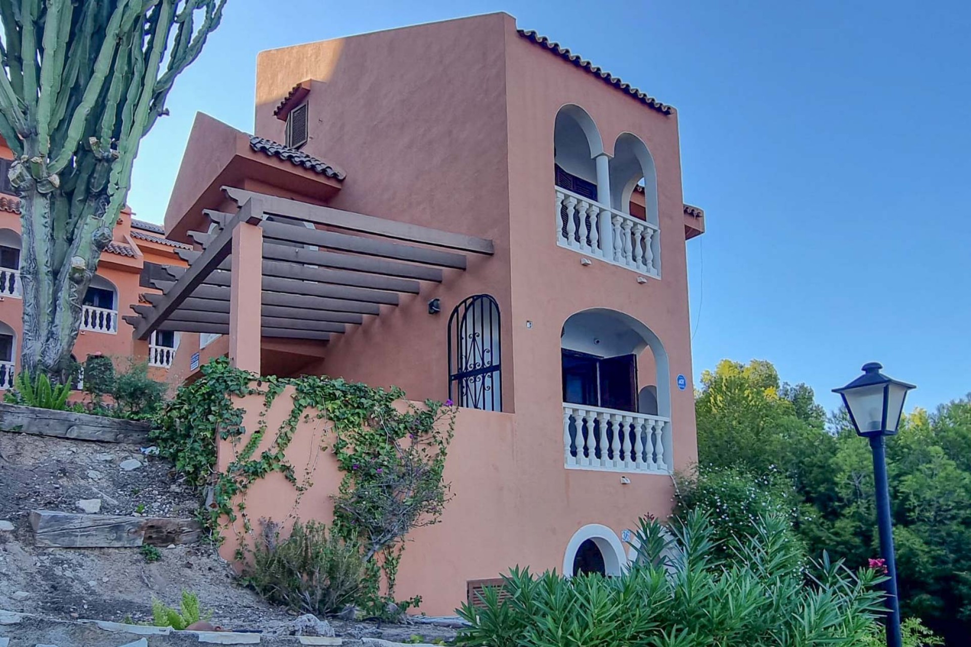 Resale - Villa -
Calpe - La manzanera