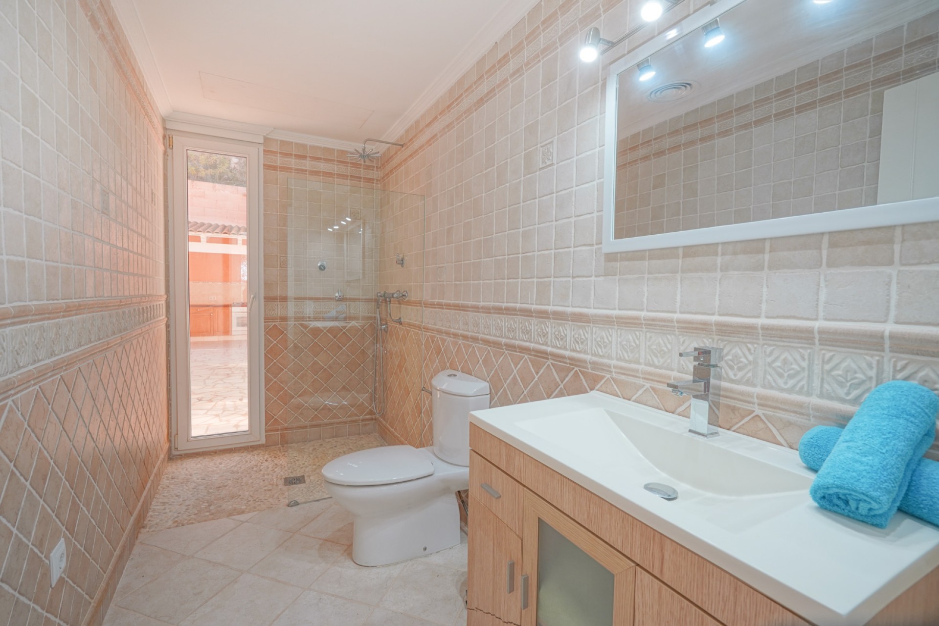 Resale - Villa -
Calpe - Oltamar