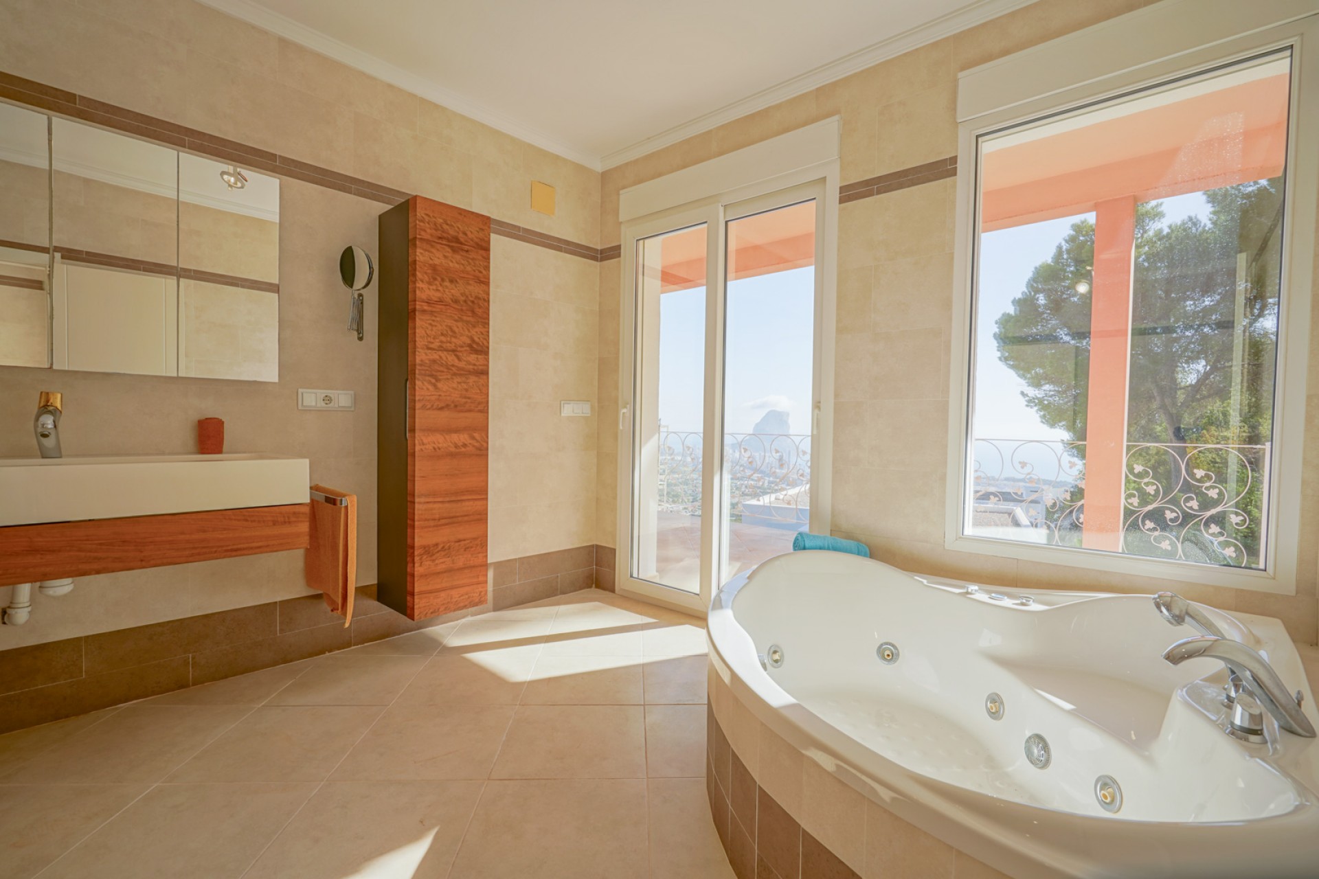 Resale - Villa -
Calpe - Oltamar