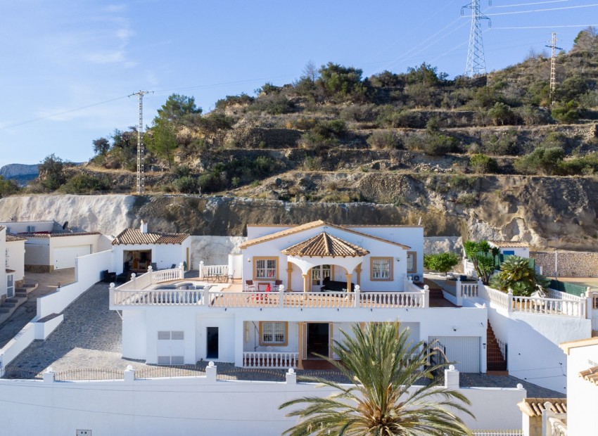 Resale - Villa -
Calpe - Partida Les Cucarres