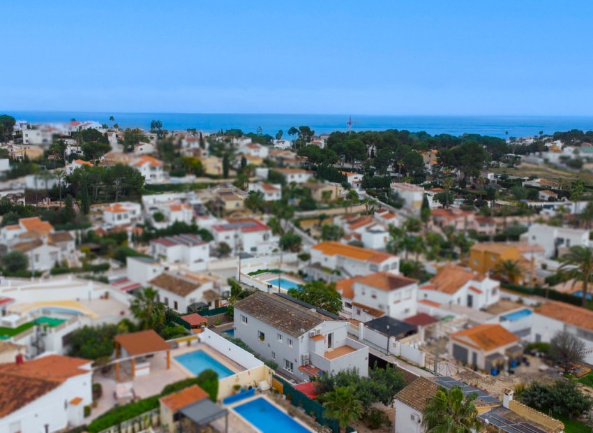 Resale - Villa -
Calpe - Urbanización Carrio