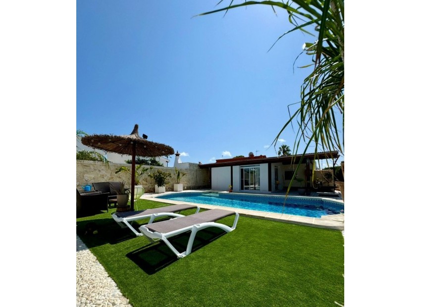 Resale - Villa -
Ciudad Quesada