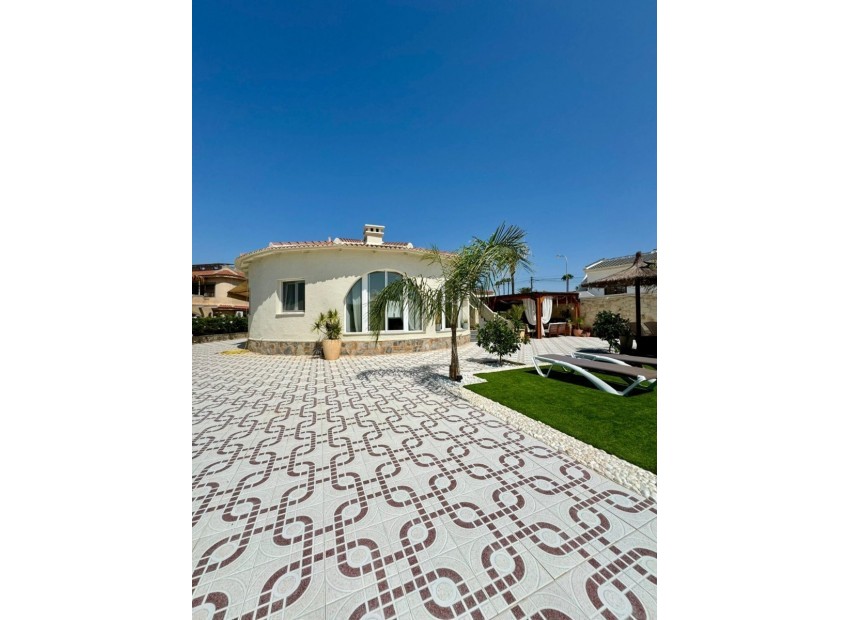 Resale - Villa -
Ciudad Quesada