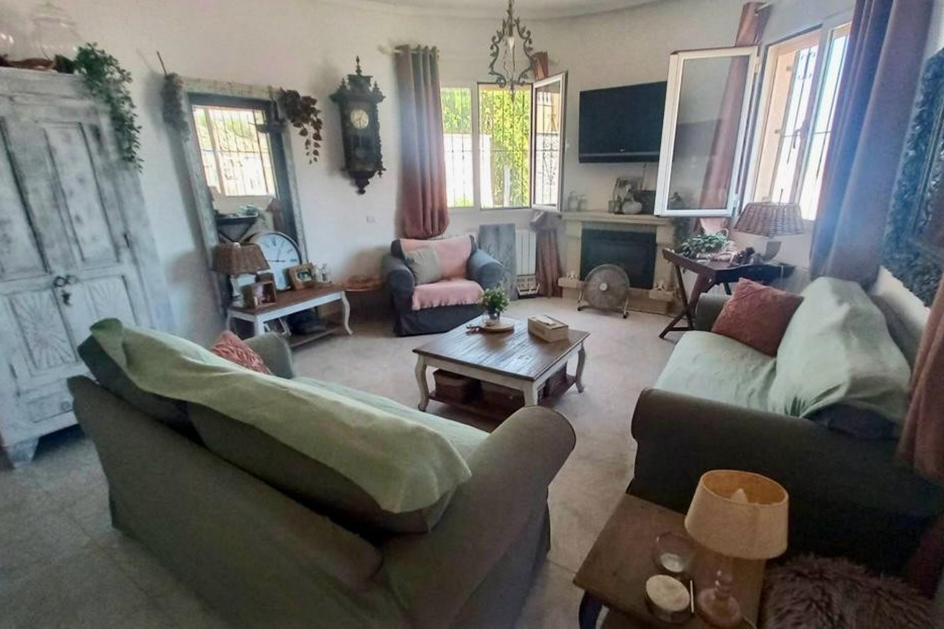 Resale - Villa -
Ciudad Quesada